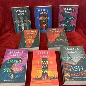 Complete set of Sarah J. Maas, “Throne of Glass “ sci-fi novels
